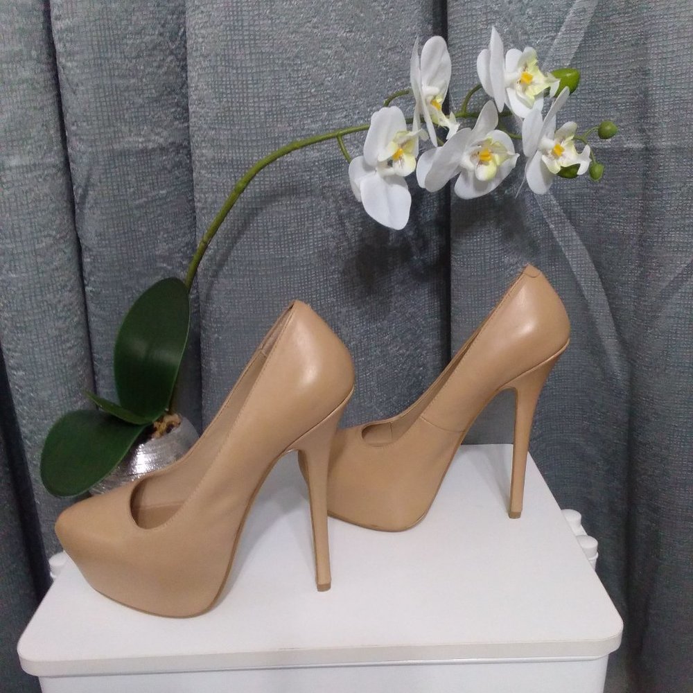 Heels - Picture 2 of 4